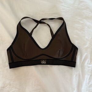 ALO Yoga Brown Sports Bra and leggings